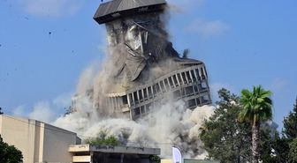 Adana'nın simge yapısı saniyeler içinde tuzla buz oldu