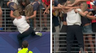 Attıkları tarihi golden sonra örümcek adam gibi tribünlere tırmandı