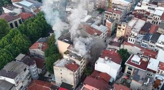 Fatih'te 5 katlı iş hanında yangın: 1 kişi kurtarıldı