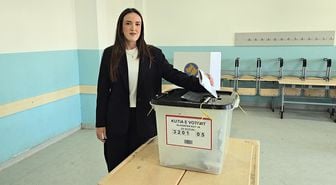 Kosova'daki genel seçimlerde Başbakan Kurti'nin partisi yüzde 47,13 oyla birinci oldu