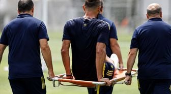 Fenerbahçe'de sakatlık: Vedat Muriqi idmandan sedyeyle ayrıldı