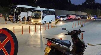 Manavgat'ta rafting yapmaya giden 52 yerli turist gıda zehirlenmesi şüphesiyle hastaneye başvurdu