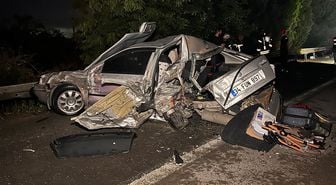 Arıza nedeniyle emniyet şeridinde duran otomobile tır çarptı; 1 çocuk öldü, 3 yaralı