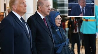 Trump, mehter marşını 'OK' işaretiyle onayladı