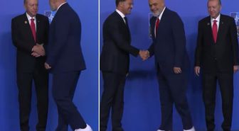 Rama fotoğraf çekimine spor ayakkabıyla katıldı, Erdoğan’ın bakışları dikkatlerden kaçmadı