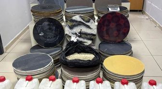 Duvar saatlerinden 48 kilo uyuşturucu ve tarihi eser çıktı
