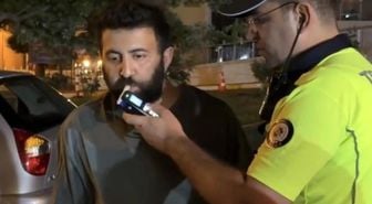 Alkol çıkmayınca bakın ne yaptı: Sürücünün o halleri kamerada