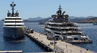 Bodrum'a demir atan iki lüks yat, toplam 615 ton yakıt aldı