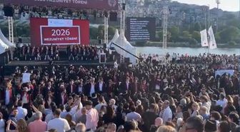 Bilgi Üniversitesi'nin mezuniyet töreninde rektör protesto edildi