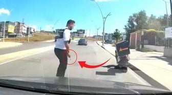 'Telefonla oynama' uyarısı can alacaktı! Tornavidayla saldırdı