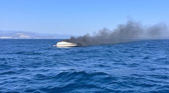 Aydın'da yanan tekneden denize atlayan 2 kişi kurtarıldı