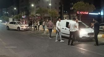 Trafik denetiminde vahim olay! Denetimdeki araca çarptı polis altında kaldı