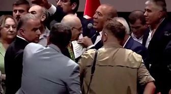 Kılıçdaroğlu rozet takarken Gürsel Tekin görevlileri fırçaladı: Sizi gerçekten bir dersten geçireceğim