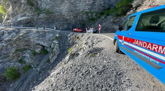 Antalya'da korkunç kaza: Uçuruma yuvarlanan otomobildeki 5 kişi can verdi