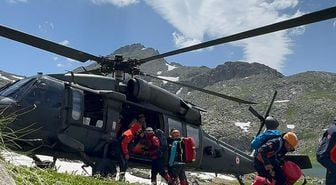3 Bin 711 Metrede Verçenik Dağı'nda Yaralı Dağcıyı kurtarma operasyonu
