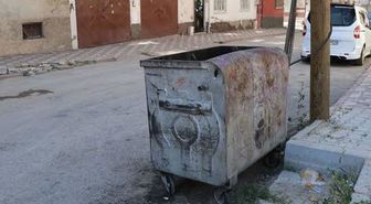 Bebek çöp konteyneri yanında bulundu, baba kaçak