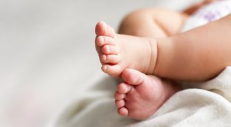 Eşiyle tartışırken açtığı kutulardan 5 bebek cesedi çıktı