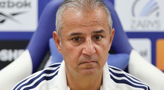 'Aramızda sorun yok, söylenenlere gülüp geçiyorum'' diyen İsmail Kartal'dan tartışma yaratan hareket