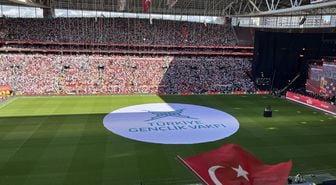 Stadyum hıncahınç dolu! TÜGVA Yaz Okulları final programı RAMS Park'ta yapılıyor