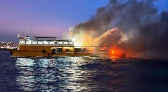 Endonezya’da feribot yangını: 5 ölü, 41 kayıp