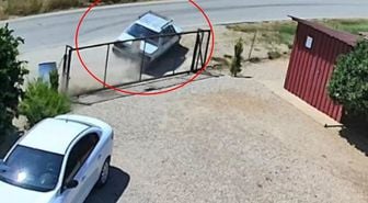 Otomobilin takla attığı anlar kamerada: Aynı aileden 2 kişi yaralandı, 3 çocuk kurtuldu
