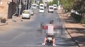 Pes dedirten görüntü! hem trafiği hem hayatlarını tehlikeye attılar