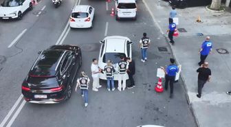 Sürücülerin kabusu oldular! İstanbul'da değnekçilere darbe