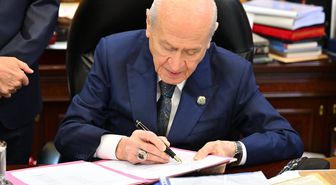 Devlet Bahçeli, çerçeve yasa teklifine imza attı