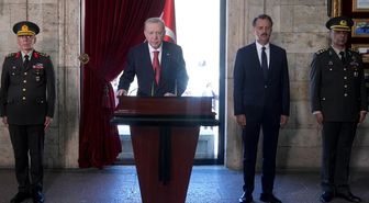Yüksek Askeri Şura toplandı! Erdoğan YAŞ üyeleriyle Anıtkabir'i ziyaret etti