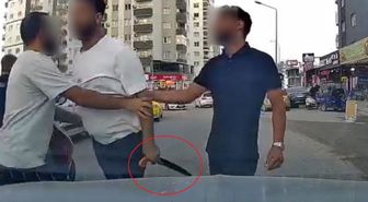 Yol verme tartışmasında inanılmaz magandalık! Testereyle dehşet saçtı