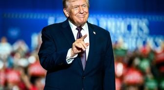 Trump’tan İsrail lobisini dize getiren müslüman siyasetçiye canlı yayında küfür: Onu izlerken sadece b.k görüyorum'