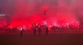 Salah yaklaşık 30 bin taraftarın önünde imzayı attı! İşte taraftarlara mesajı