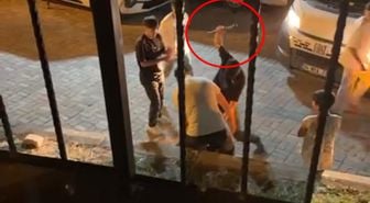 Esenler'de baltalı dehşet anları kamerada! Yere yatırıp dövdüler