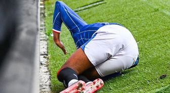 Galatasaray'a çifte kötü haber! Teklif reddedildi, sahayı sedyeyle terk etti