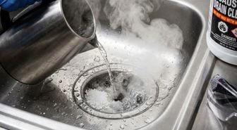 Lavabo açıcı bomba gibi patladı: 6 kişi yaralandı