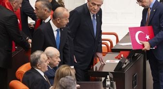 Bahçeli ile Dervişoğlu arasında soğuk rüzgarlar: Yan yana oturup tokalaşmadılar
