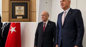 Bahçeli'den Kurtulmuş'a 'Birliğin Gücü Milli İradenin Kararı' temalı hediye
