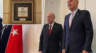Bahçeli'den Kurtulmuş'a 'Birliğin Gücü Milli İradenin Kararı' temalı hediye