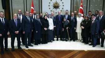 Cumhurbaşkanı Erdoğan, şehit aileleri ve gazileri kabul etti: Türkiye'yi bu sıkıntıdan ebediyen kurtaracağız