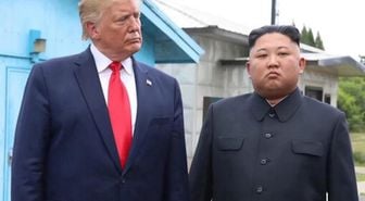 Trump, Kim Jong Un'la fotoğrafını paylaştı: Çok iyi geçiniyoruz