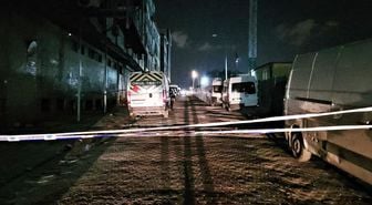 Gece yarısı yürekler ağza geldi: Sultangazi'de toprak kaydı, sokakta çatlaklar oluştu