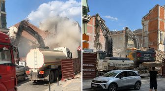 Zeytinburnu'nda kepçenin darbesi binanın yıkılmasına yetti