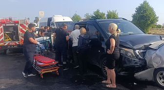 Manavgat'ta zincirleme kaza: 17 kişi yaralandı