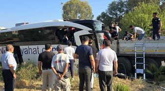 Milas'ta tur otobüsü tıra çarptı: 2 ölü, 8 yaralı