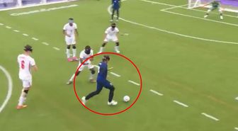 Görme engelli futbolcunun attığı gol olay oldu