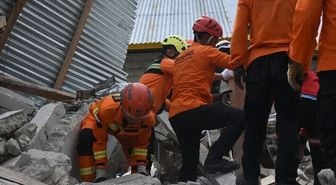 Endonezya'da Gerçekleşen 7,7 büyüklüğündeki depremde bilanço ağırlaşıyor