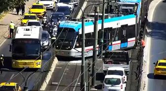 Beyoğlu’nda tramvay raydan çıktı: Yolcular tahliye edildi