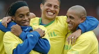 Ronaldinho, 46 yaşında futbola geri döndü