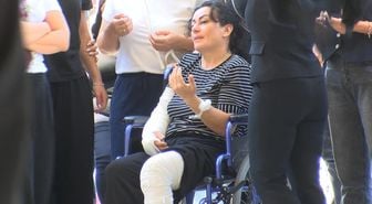 Eşiyle oğlu katledildi, kendisi yaralı kurtuldu: Ailesini böyle uğurladı