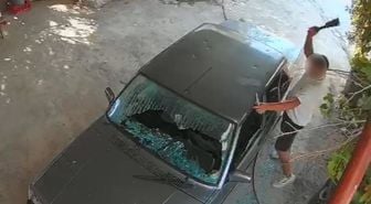 Eski sevgili satırla dehşet saçtı! O anlar kamerada